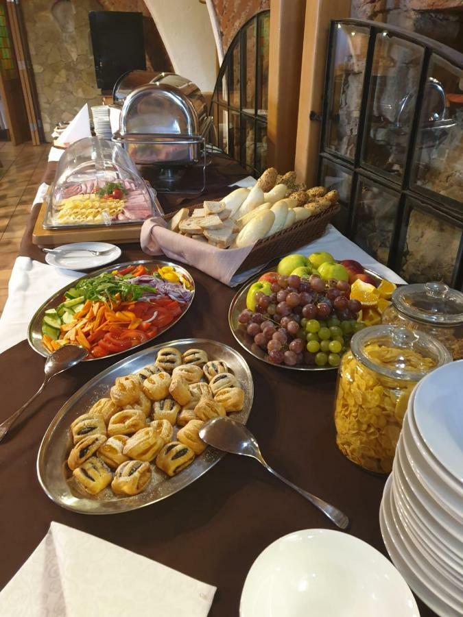 Hotel Konicek Uherské Hradiště Zewnętrze zdjęcie
