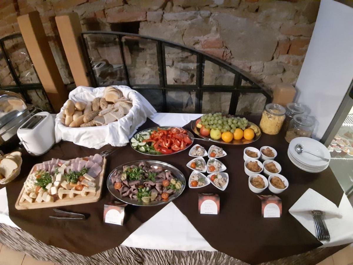 Hotel Konicek Uherské Hradiště Zewnętrze zdjęcie